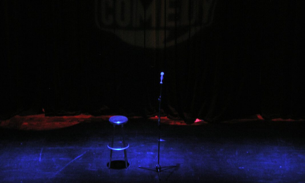 Comedy-Gala in Nürnberg sammelt 4.000 Euro für Projekt gegen sexualisierte Gewalt
