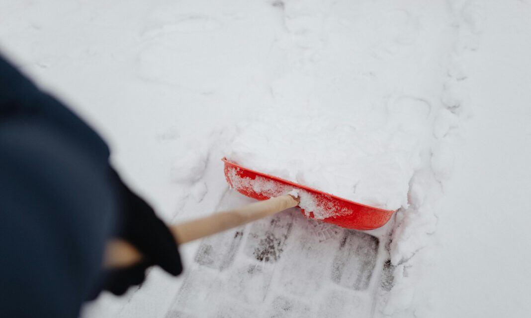 Fürth verpflichtet Anlieger zu geräumten Gehwegen und abstumpfender Streuung