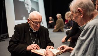 Manfred Deselaers: Der deutsche Priester von Auschwitz und seine erschütternden Begegnungen