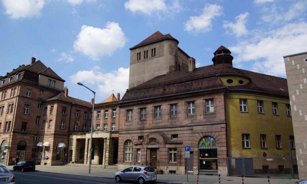 Nürnberg wirbt um Spenden für historische Informationstafeln im Volksbad