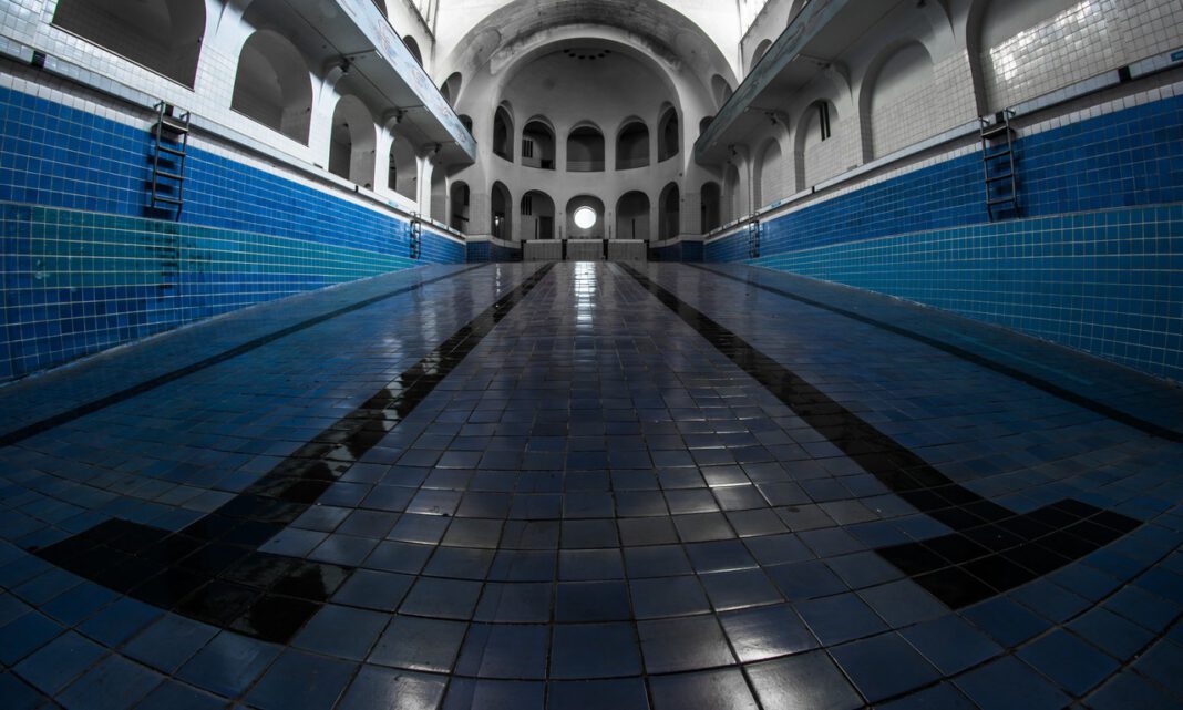 Spenden ermöglichen 14 beleuchtete Informationstafeln zur Geschichte des Volksbads Spenden ermöglichen 14 beleuchtete Informationstafeln zur Geschichte des Volksbads