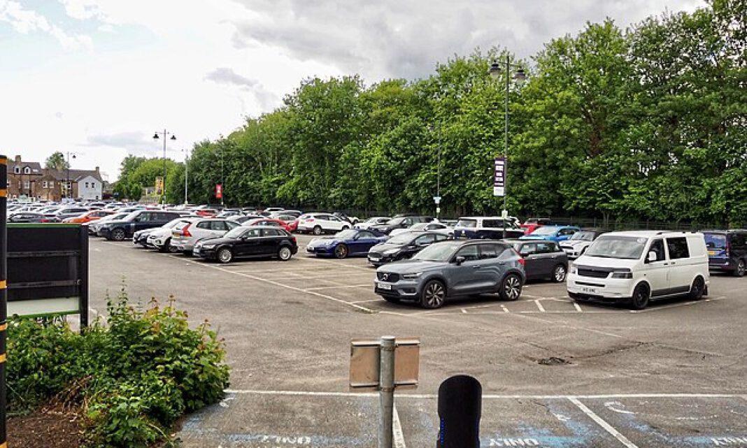 Stadt gibt neue ebenerdige Parkfläche am Großparkplatz frei – 249 Stellplätze zum Advent