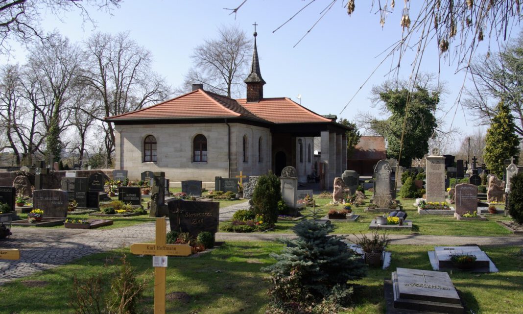 Stadtrat beschließt neue Friedhofs- und Bestattungsgebühren mit Blick auf Kostendeckung