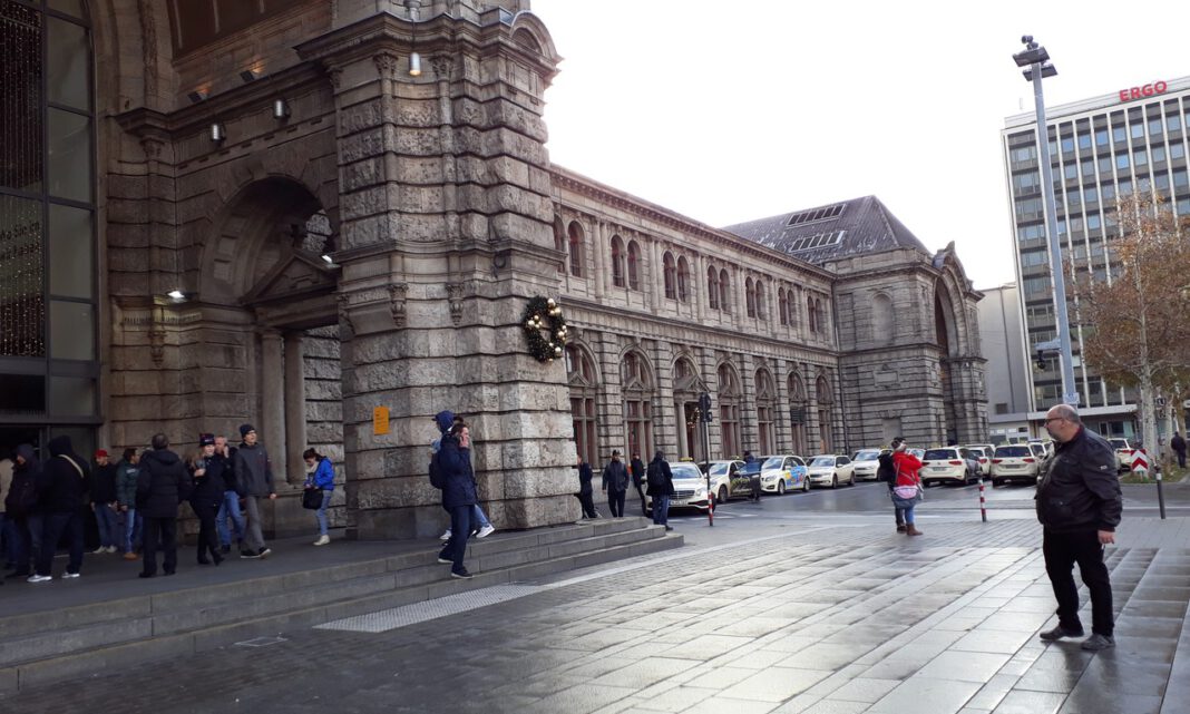 Stadtrat beschließt Sicherheitskonzept für Hauptbahnhof: Cannabis-Verbotszone und erweitertes Alkoholverbot Stadtrat beschließt Sicherheitskonzept für Hauptbahnhof: Cannabis-Verbotszone und erweitertes Alkoholverbot